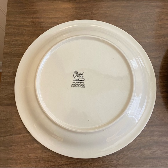 Tabletops Unlimited Set of 2 Winter Snow Couple & Let It Snow Plates 10.5” - Picture 4 of 5